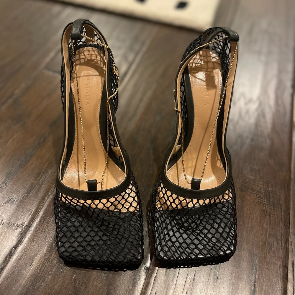 Bottega Veneta Stretch Pumps
